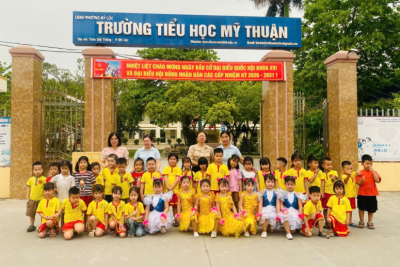 Trường Mầm non Mỹ Thuận đã tổ chức cho các bé 5–6 tuổi tham quan trường tiểu học