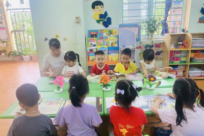 Hình ảnh hưởng ứng ngày sách và văn hóa đọc Việt Nam của các bé MN Mỹ Thuận